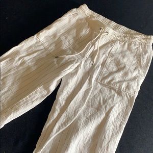 100% linen cropped pants. Milan white stripe